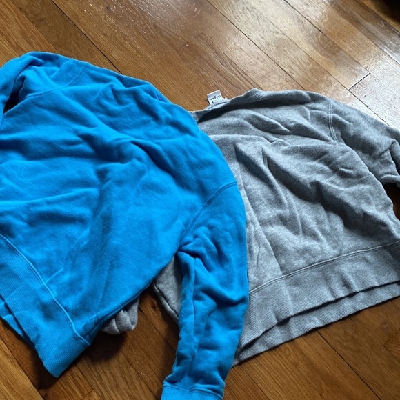 UNIQLO crewneck sweatshirt bundle 7/8 fit for us was 4T/5T some flaws see pics. - Picture 8 of 8